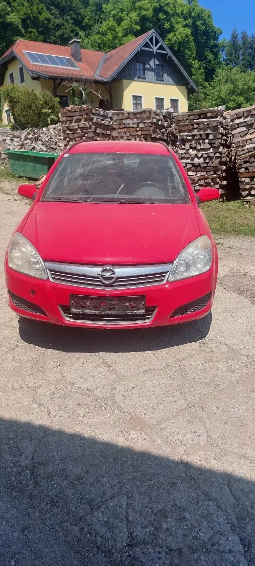 Opel Astra 2009 photo 2