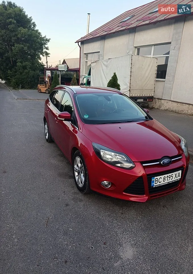 Ford Focus 2012 photo 2