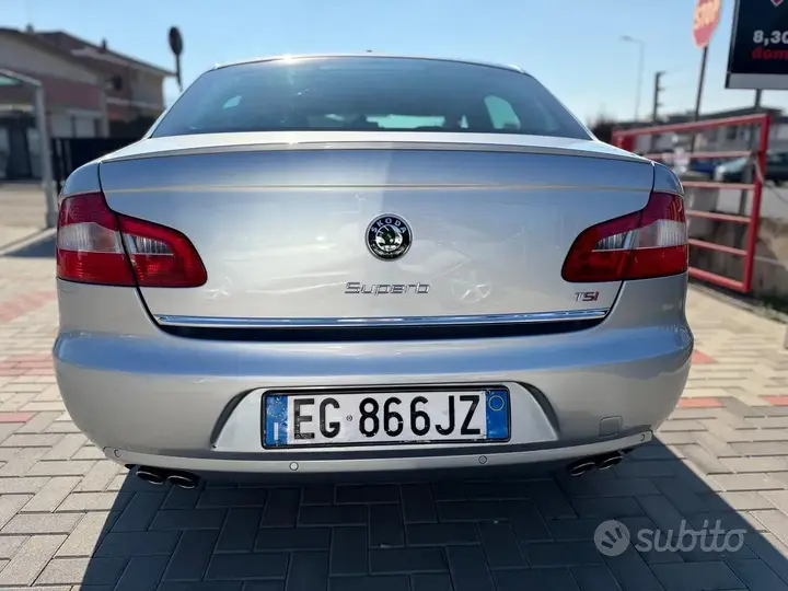 Skoda Superb 2011 photo 5