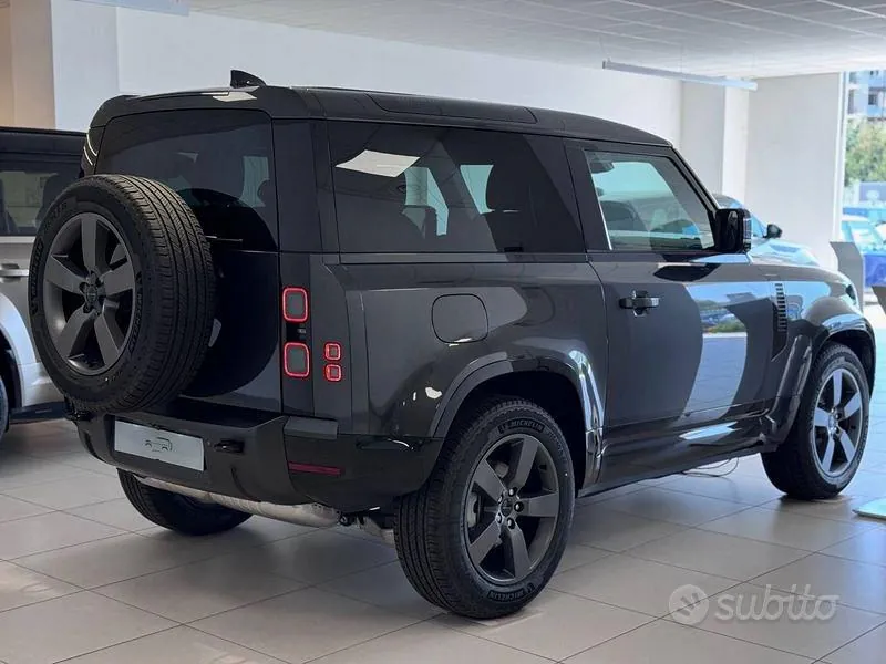 Land Rover Defender 2026 photo 5