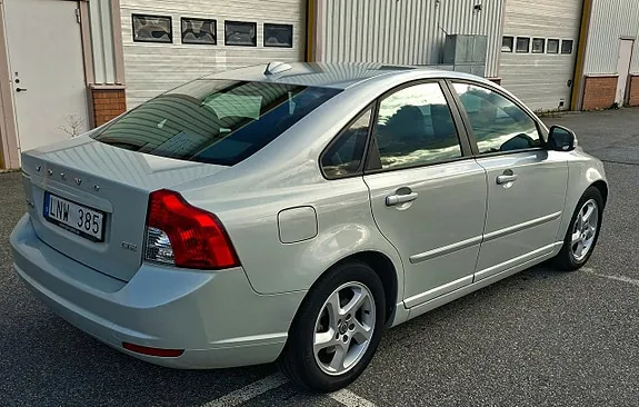 Volvo S40 2011 photo 2