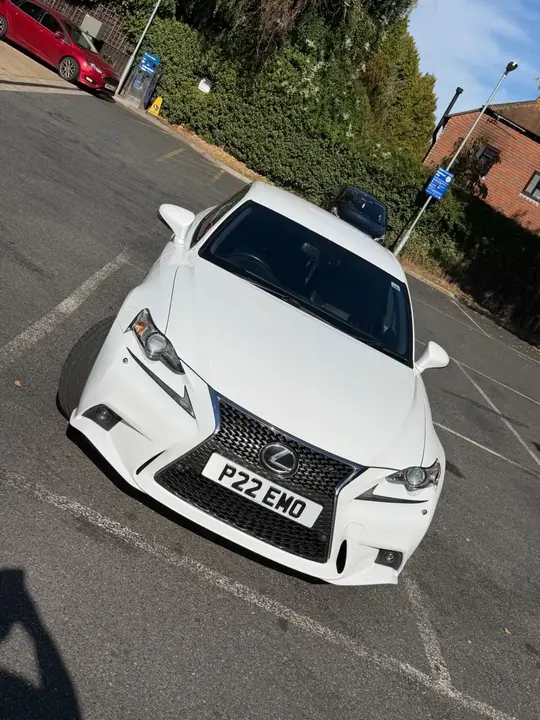 Lexus Is 250 2015 photo 2