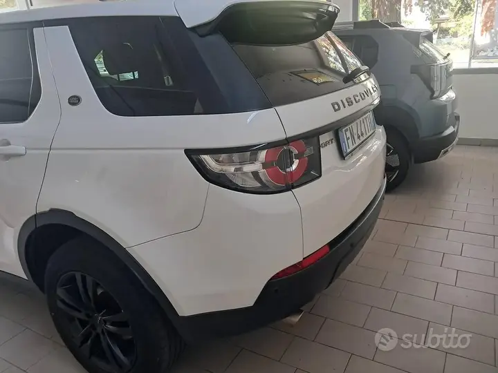 Land Rover Discovery Sport 2018 photo 2