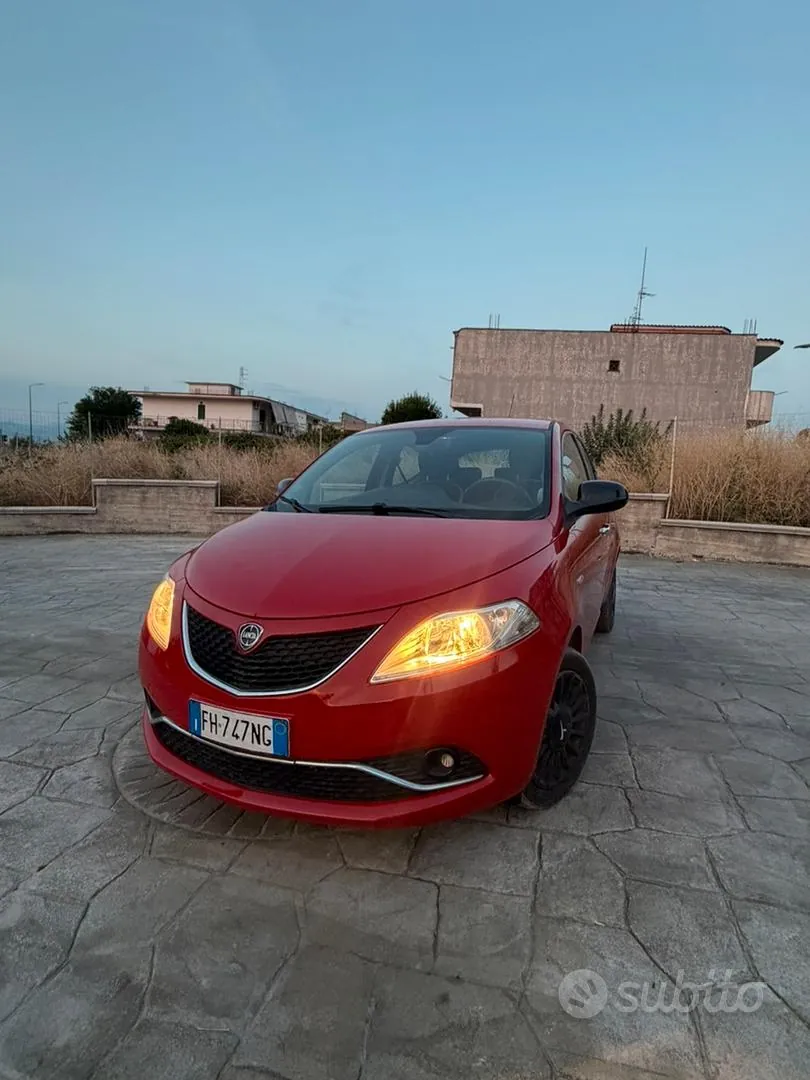 Lancia Ypsilon
