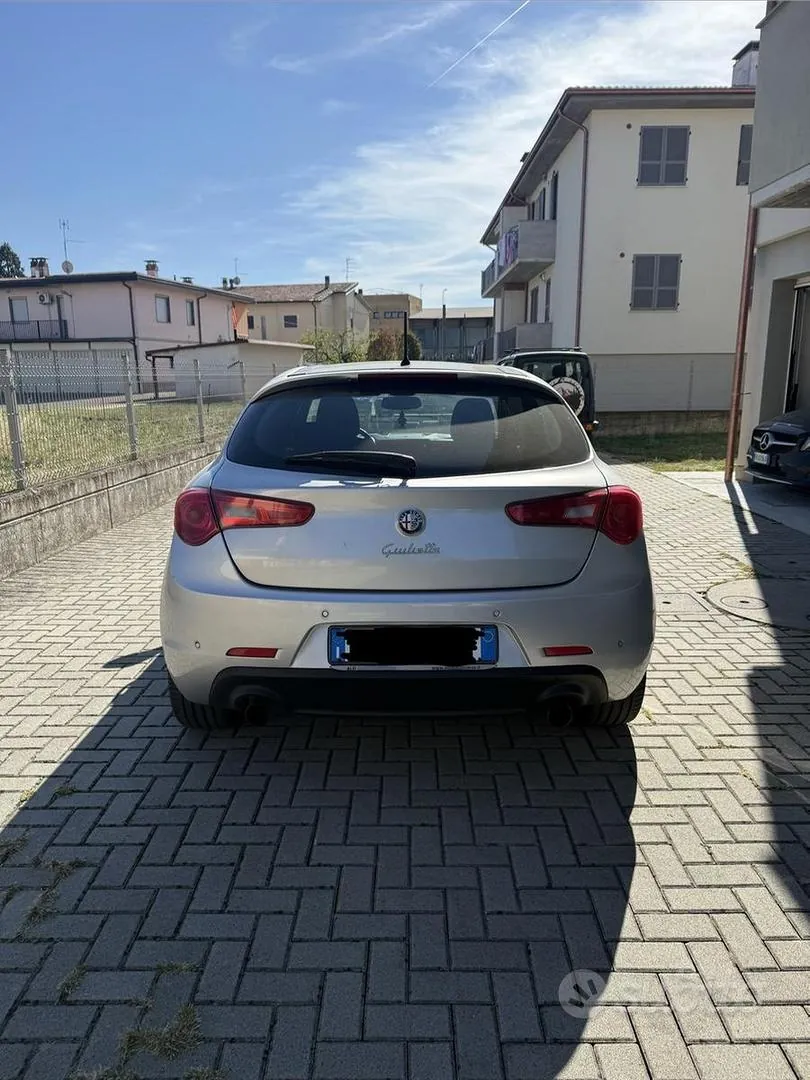 Alfa Romeo Giulietta 2011 photo 4