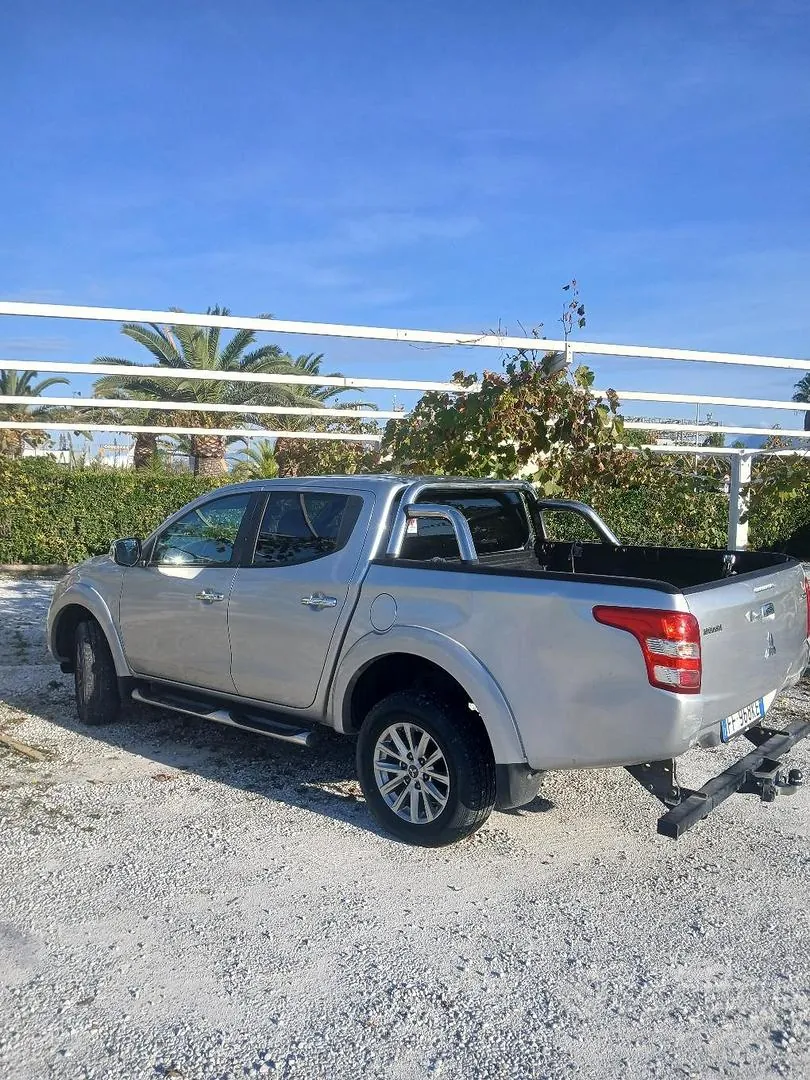 Mitsubishi L200 2016 photo 3
