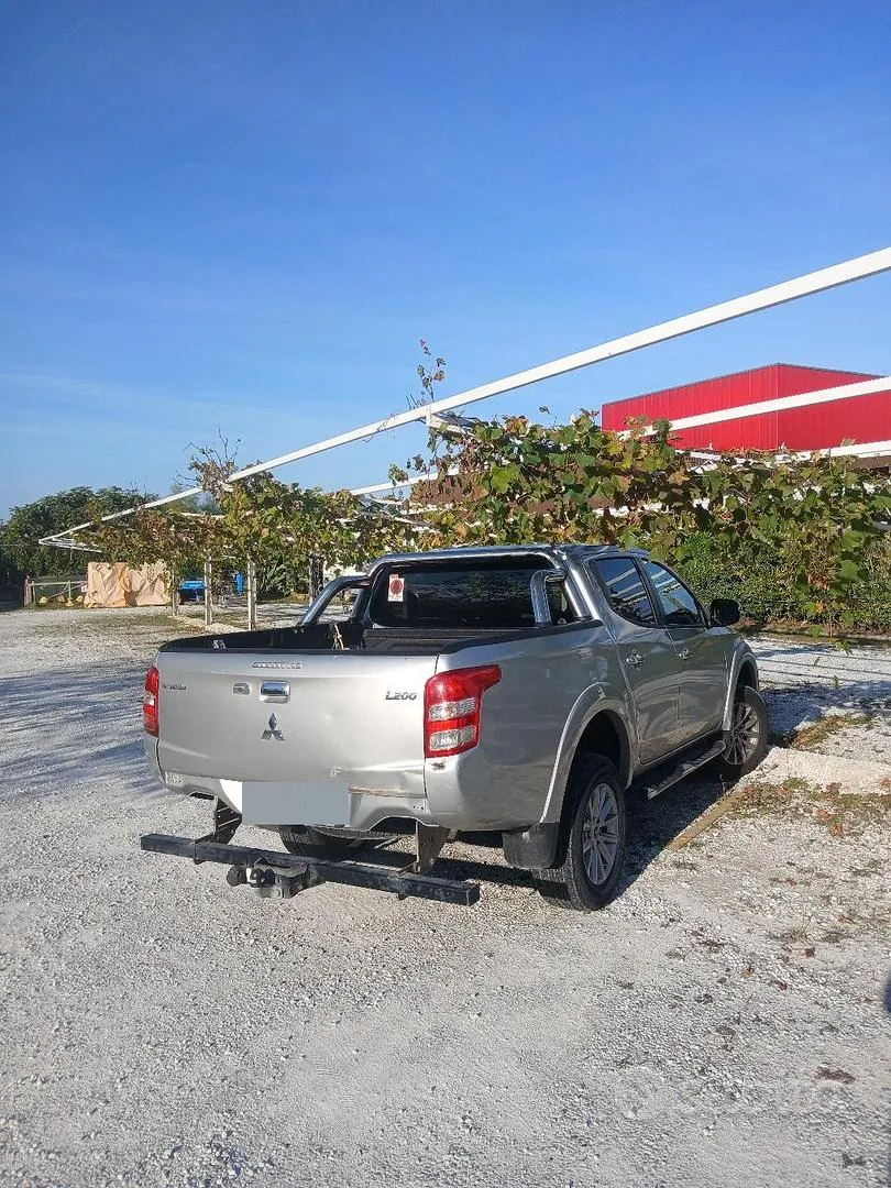 Mitsubishi L200 2016 photo 2