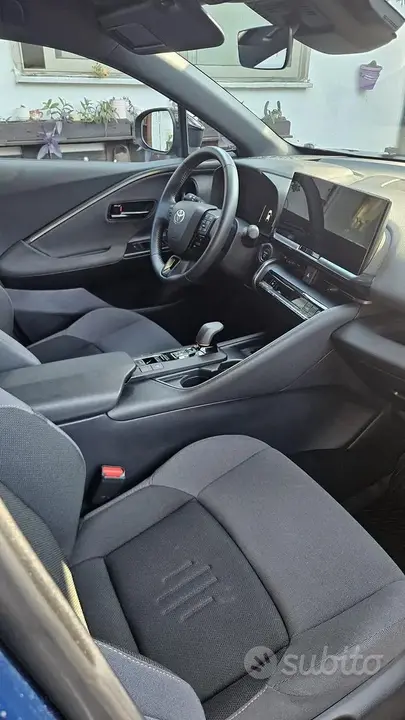 Toyota C-Hr 2025 photo 3