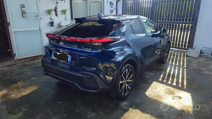 Toyota C-Hr 2025 photo 2