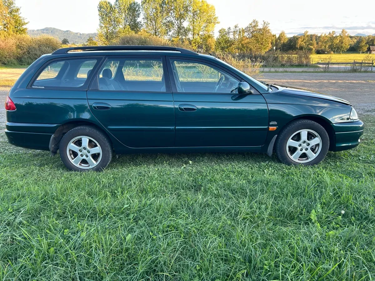 Toyota Avensis 2002 photo 2