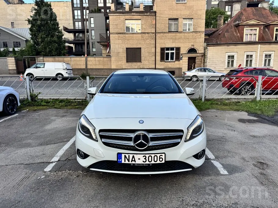 Mercedes-Benz A180 2013 photo 2