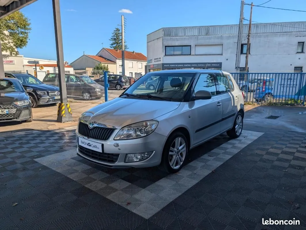 Skoda Fabia 2011 photo 3