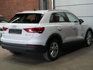 Audi Q3 2022 photo 2