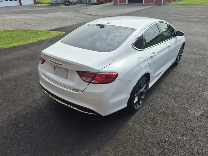 Chrysler 200