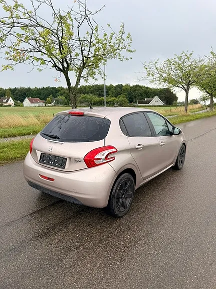 Peugeot 208 2012 photo 4
