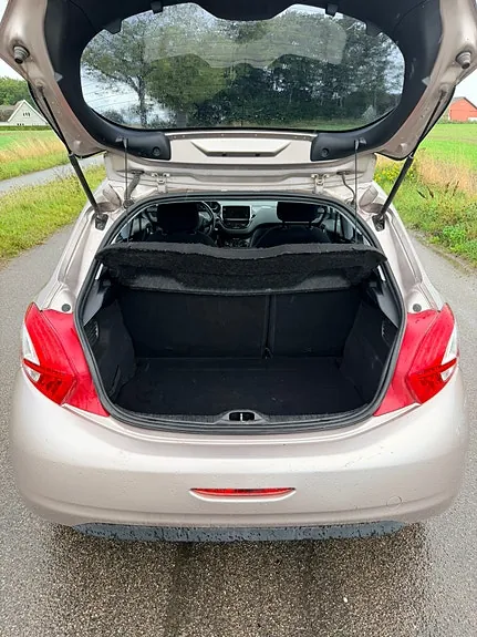 Peugeot 208 2012 photo 5