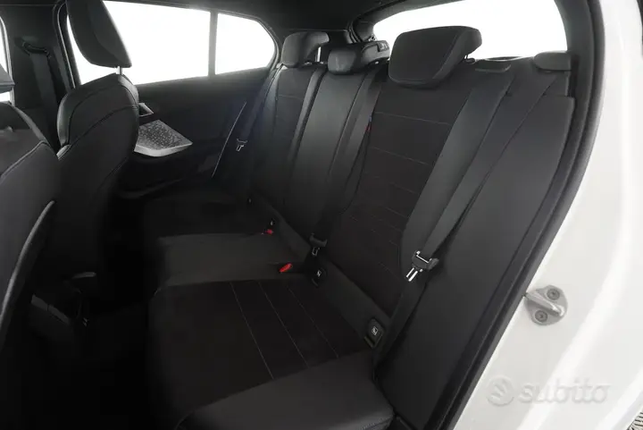 BMW 1 Series 2025 photo 3
