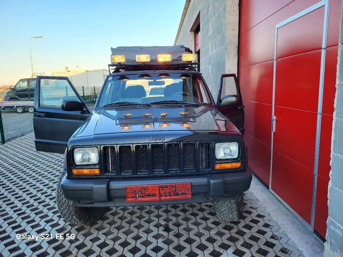 Jeep Cherokee