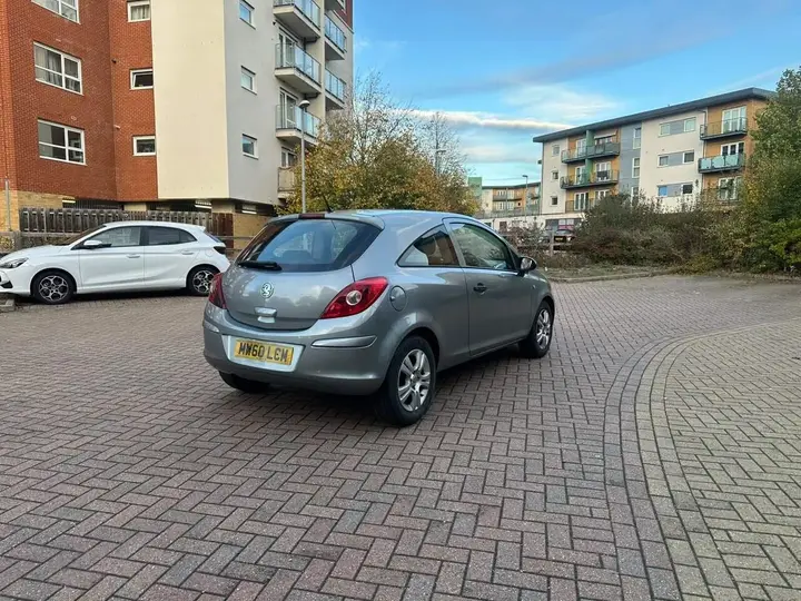 Vauxhall Corsa 2011 photo 3