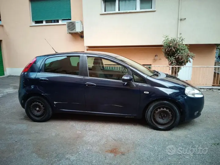 Fiat Grande Punto 2009 photo 4