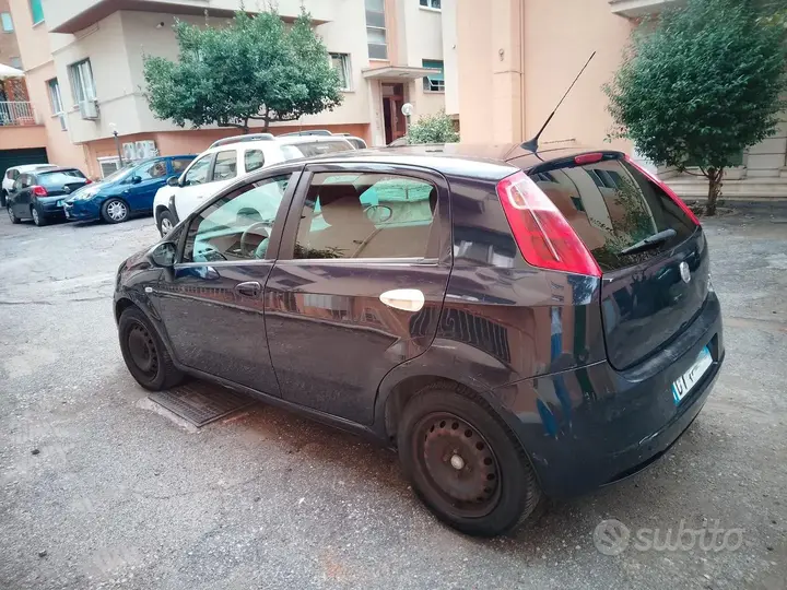 Fiat Grande Punto 2009 photo 2