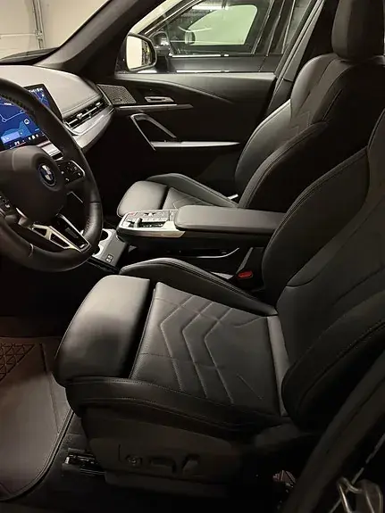 BMW Ix1 2025 photo 3