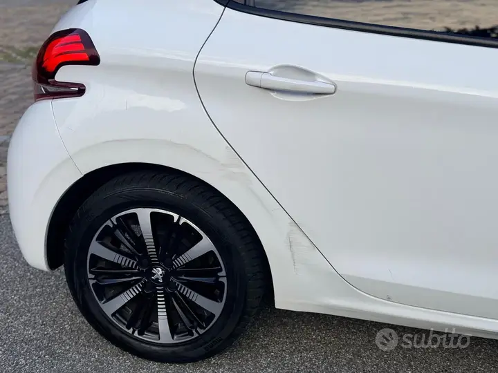 Peugeot 208 2018 photo 5