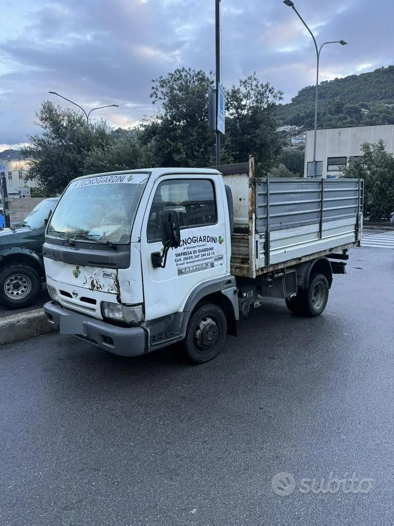 Nissan Cabstar 2002 photo 4