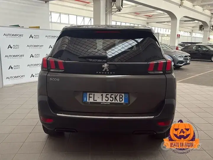 Peugeot 5008 2017 photo 5