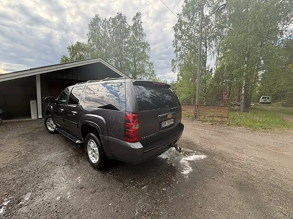 Chevrolet Suburban 2011 photo 5