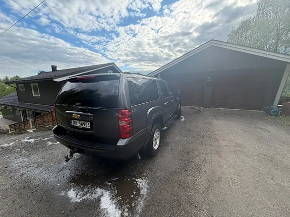 Chevrolet Suburban 2011 photo 4