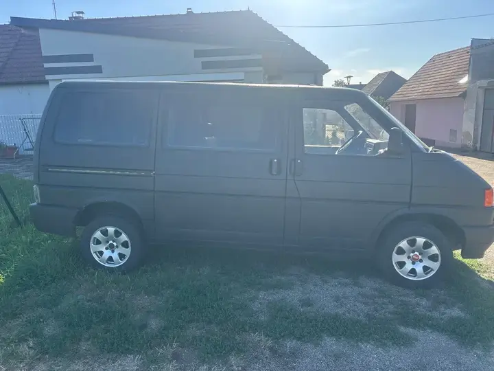 Volkswagen T4 1995 photo 3