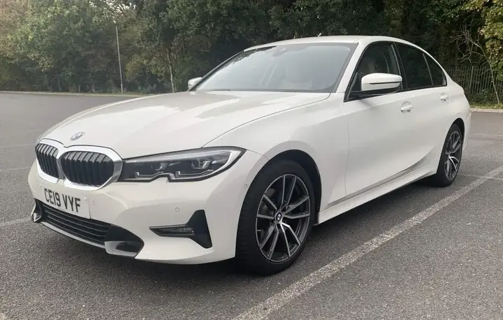 BMW 3 Series 2019 photo 2