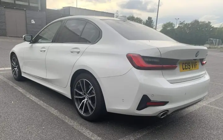 BMW 3 Series 2019 photo 3