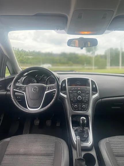 Opel Astra 2015 photo 2
