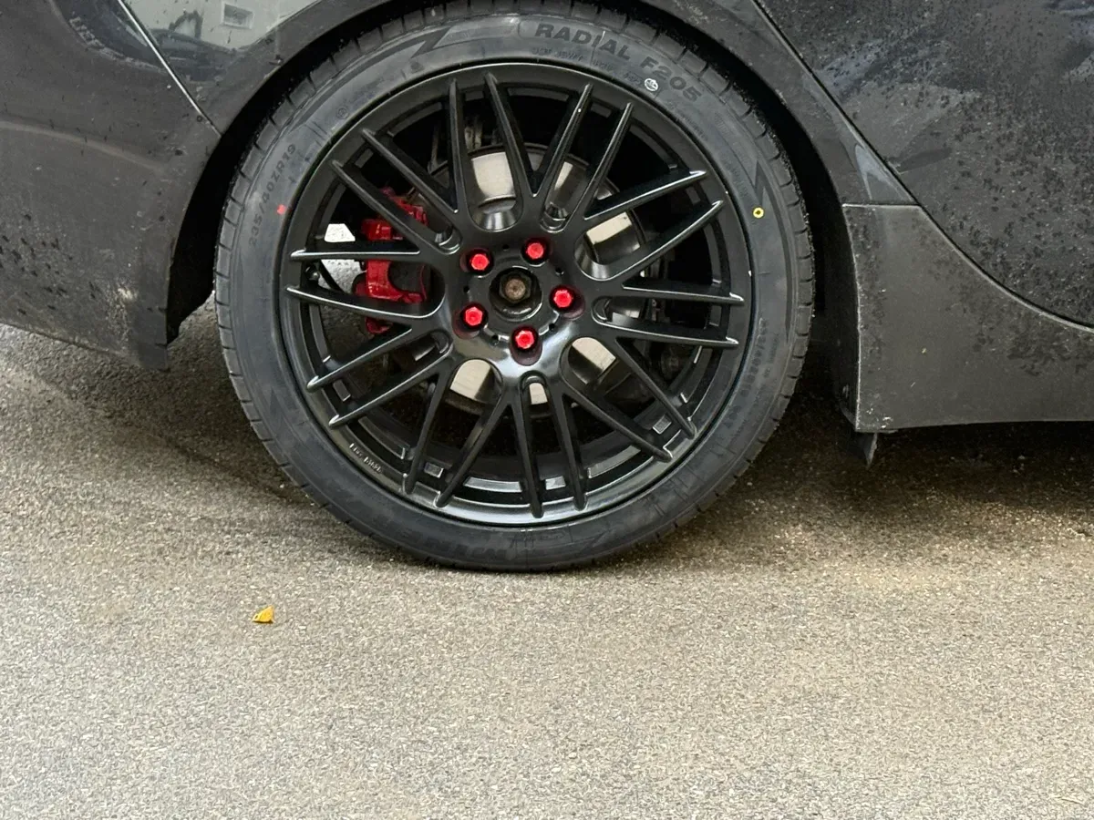 Jaguar Xe 2017 photo 2
