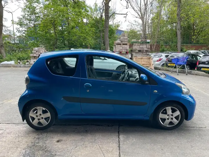Toyota Aygo 2010 photo 2
