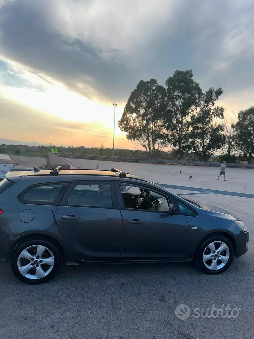 Opel Astra 2010 photo 5