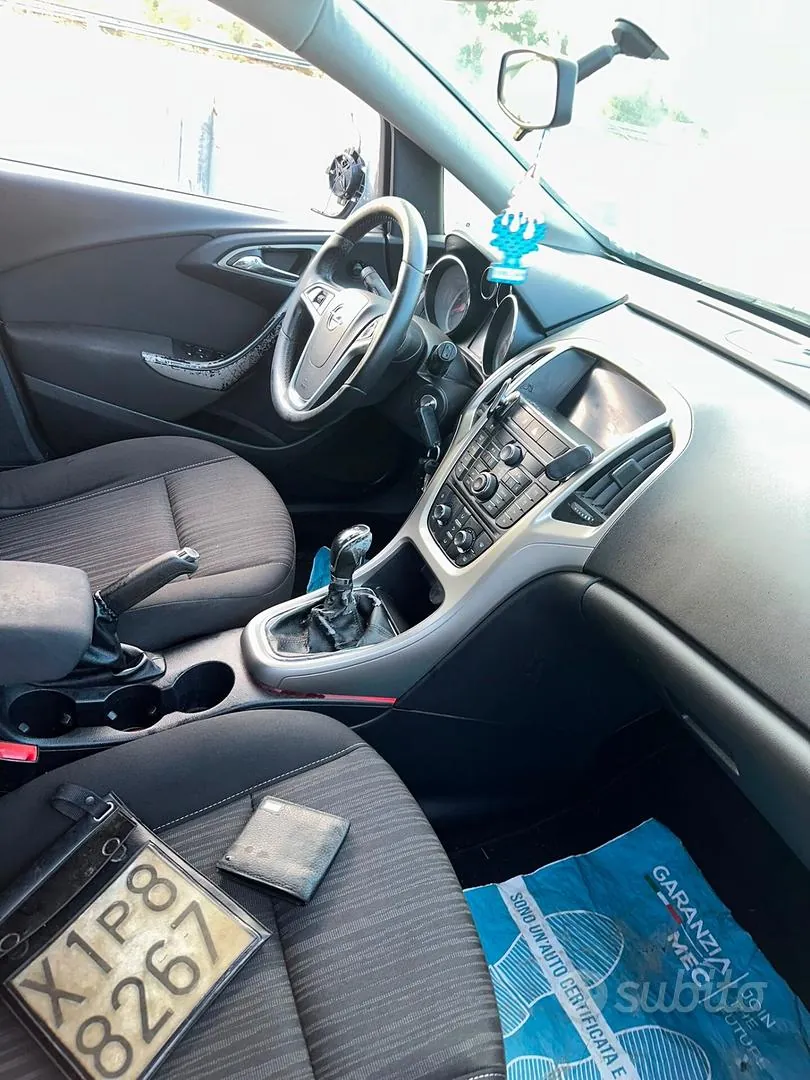 Opel Astra 2010 photo 4