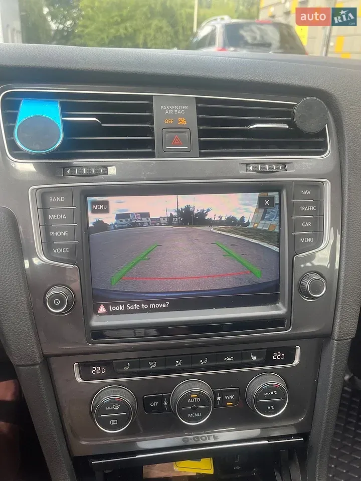 Volkswagen E-Golf 2016 photo 2