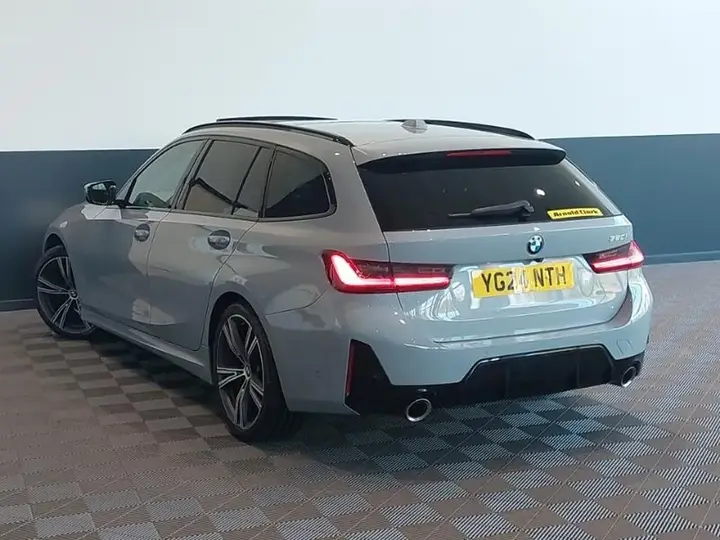 BMW 3 Series 2024 photo 2