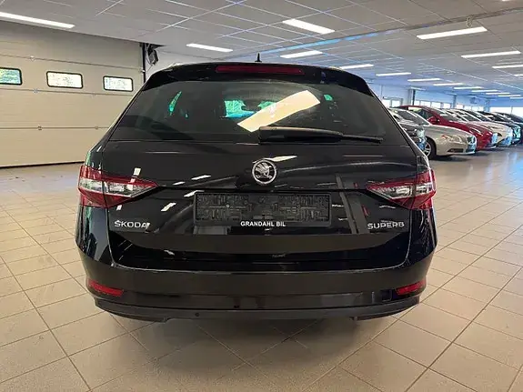 Skoda Superb 2017 photo 5