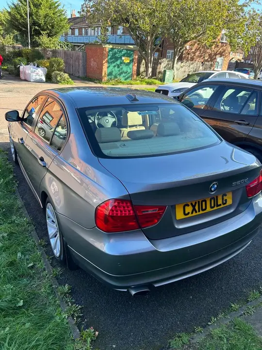 BMW 3 Series 2010 photo 2
