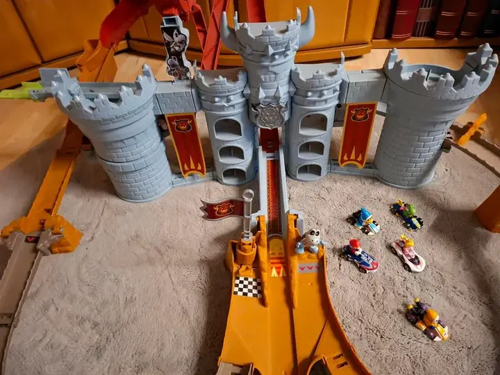 Hot Wheels Mario Kart Bowser'S Castle