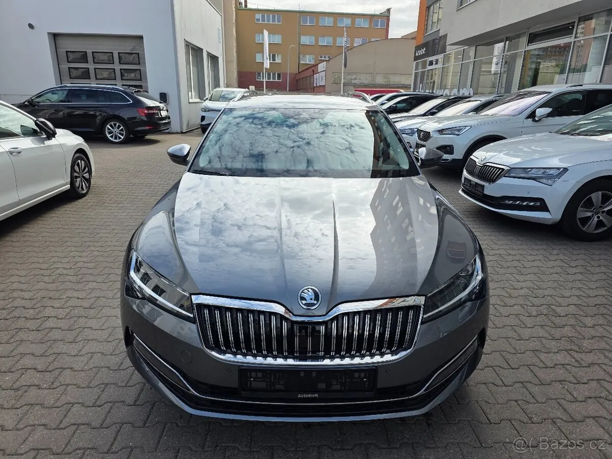Skoda Superb 2023 photo 2