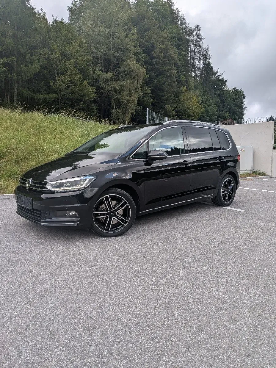 Volkswagen Touran 2018 photo 2