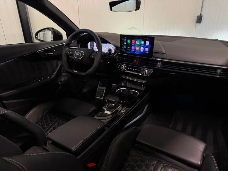 Audi A4 2022 photo 2