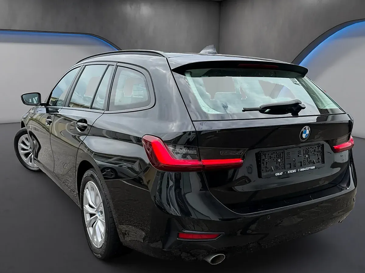 BMW 3 Series 2022 photo 3