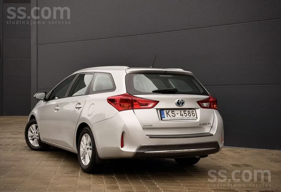 Toyota Auris 2013 photo 3