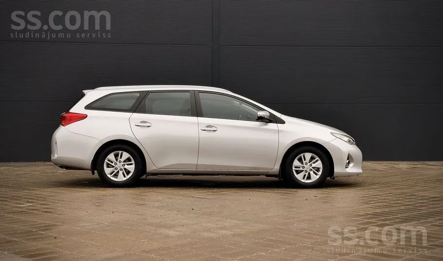 Toyota Auris 2013 photo 5